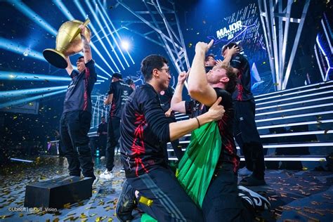 Blast R Major W M Vence Liquid Na Final E Campe Invicta Rainbow