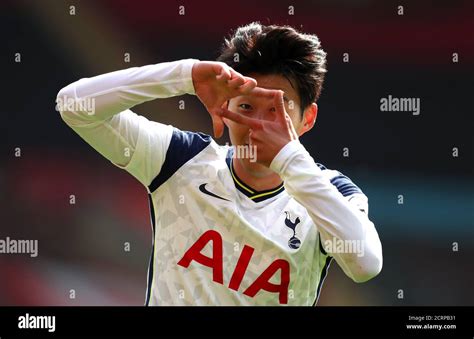 Heung min son celebration hi-res stock photography and images - Alamy