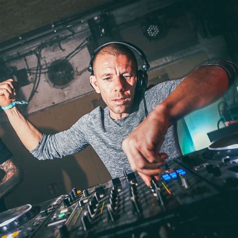 john evexc artist profile