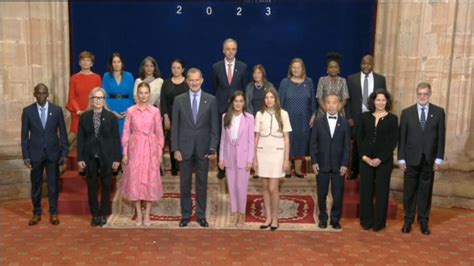 La Princesa Leonor Entrega Las Insignias A Los Galardonados Con Los