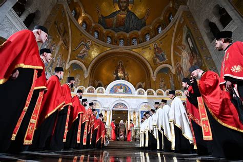 Spasovdanska litija u Hramu Svetog Save Na čelu patrijarh Porfirije