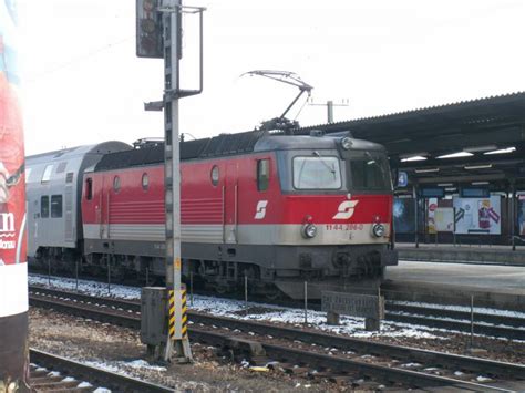 Bei Der Ausfahrt Aus Wien H Tteldorf Nach Wien Westbahnhof