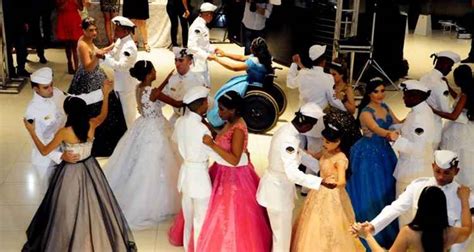 Adolescentes Ganham Baile De Debutante No Evento Um Sonho De Anos