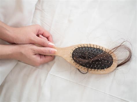 Perché cadono i capelli Trattamenti e curiosità