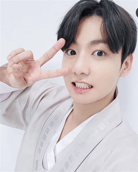 Bts Community Posts 정국💜오늘 하루 수고했어 🐰계속 기다릴께