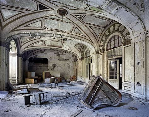 Photos: Abandoned Detroit - The Awesomer