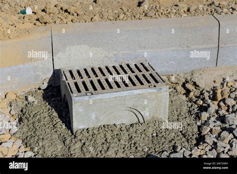 Construction d une route sur une base en béton bien préparée pendant la