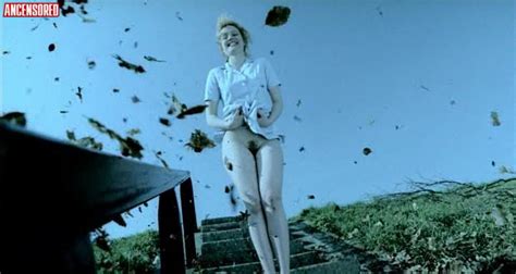 Naked Angelique De Bruijne In Wilde Mossels