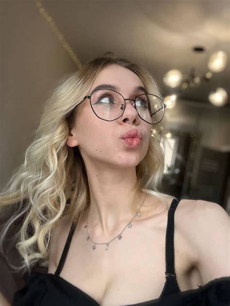 Do Glasses Suit Blondes R Sfwgirlsinglasses