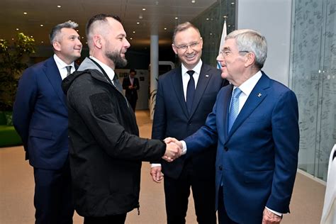 Le président polonais Andrzej Duda accueilli à Lausanne par Thomas Bach