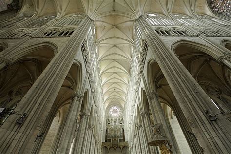 famous gothic architecture buildings artst