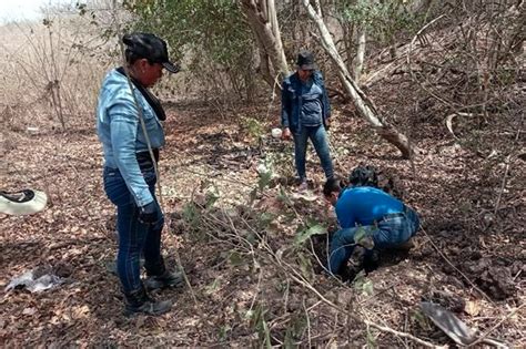 Descubren Fosas Clandestinas En Los L Mites De Colima Y Michoac N