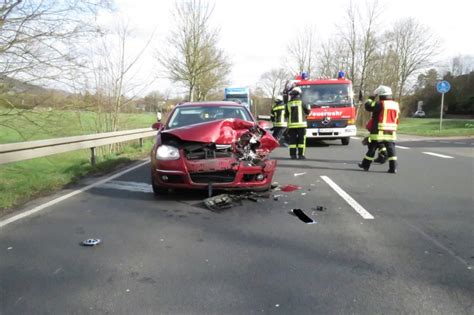 Pol Hm Verkehrsunfall Mit Zwei Leichtverletzten Presseportal