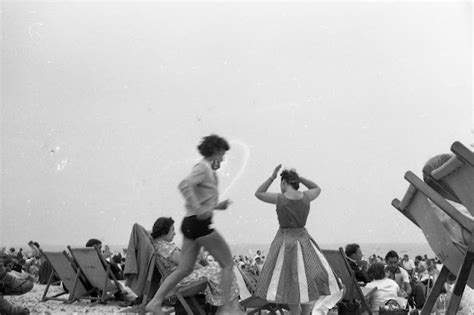 The 50s British Beach Life Through Fascinating Photos Vintage Everyday