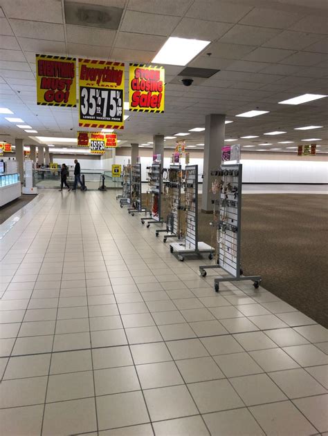 Shoppers pay final visits to Valley Plaza Sears | News | bakersfield.com