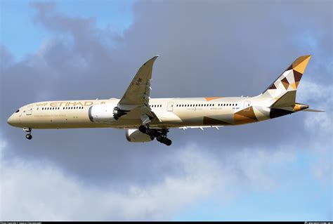 A6 BMF Etihad Airways Boeing 787 10 Dreamliner Photo By Suparat