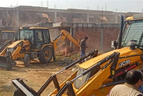 Greater Noida Authority Freed The Encroachment Of Land Worth 16 Crores