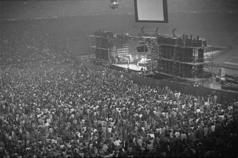 Led Zeppelin Performing To A Crowd Of 76 229 People At The Pontiac