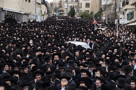 Police Say They Were Helpless To Stop Funeral Of Rabbi That Drew 10 000