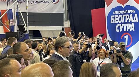 Poslednji miting SNS a u kampanji za lokalne izbore Vučić poručio da