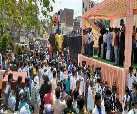 Ambedkar Jayanti आगरा में आंबेडकर जयंती पर गूंजा सुशिक्षित बनो संगठित रहो का संदेश Ambedkar