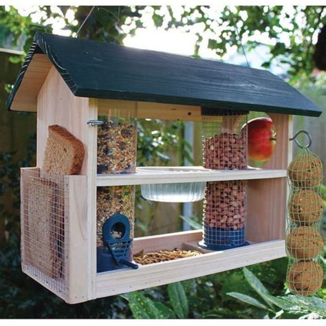 Gorgeous 7 Bird Feeding Station Ideas That Many Birds Come Into Your