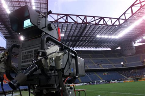 Calcio I Diritti Tv Della Serie A A Sky E Perform Salvo 90 Minuto