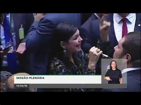 A Deputada Dayane Pimentel PSL Solta A Voz Na Deputada Gleisi Hoffmann