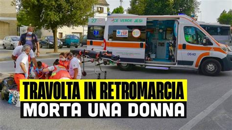 Sbaglia Strada Ingrana La Retro Travolge E Uccide Una Donna Tragedia