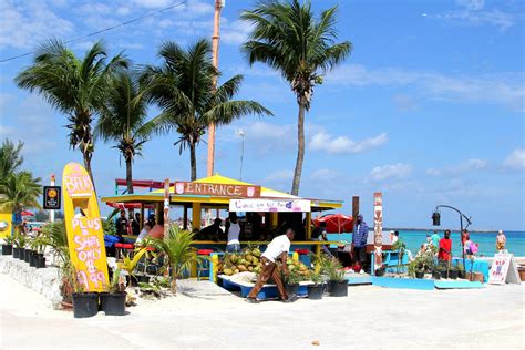 Tiki Bar 6195 Tiki Bar On Junkanoo Beach Nassau Paradise I Flickr