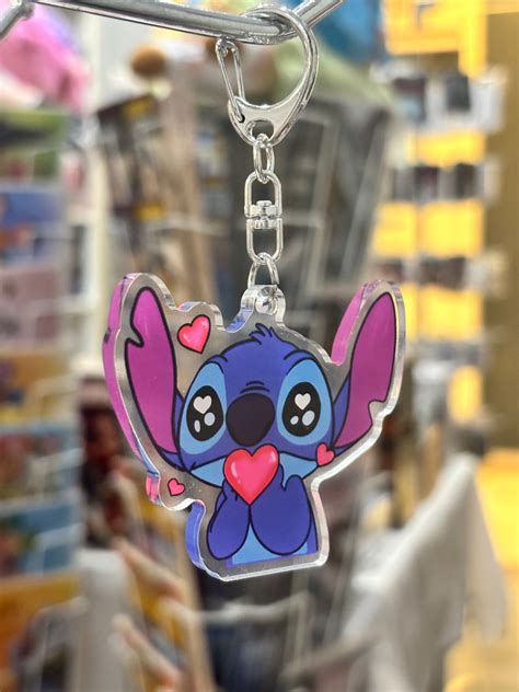 Stitch holding heart keychain – StarBase16