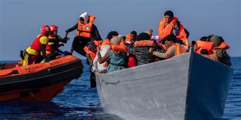 Lampedusa Rallentano Gli Sbarchi A Causa Del Mare Mosso Dei Giorni