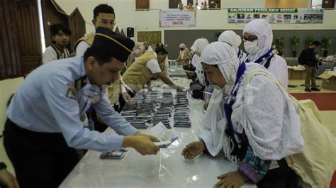 Ratusan Jamaah Calon Haji Tiba Di Asrama Haji Pondok Gede