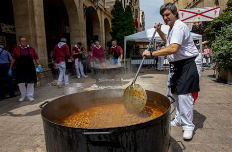 Los Logro Eses Cumplen El Voto A San Bernab Con Raciones De Toro