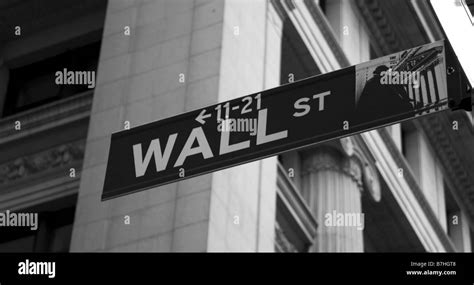 A Wall Street sign in New York City Stock Photo - Alamy