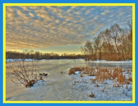 Solve Dnipro River, Ukraine jigsaw puzzle online with 70 pieces