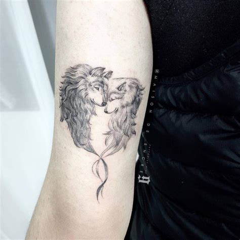 50 Amazing Small Wolf Tattoo Ideas