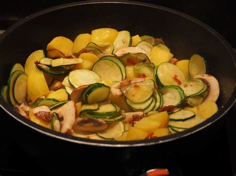 Wiener Schnitzel für Gourmets mit Kartoffelgemüse Cucina Christina