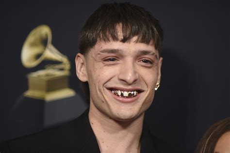 Peso Pluma Presume Su Nueva Sonrisa De Oro En Los Grammys Y Lo Tunden