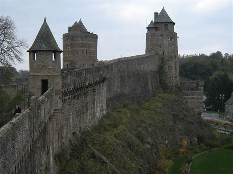 Considéré Comme Le Plus Grand Château Fort Médiéval Deurope Fougères