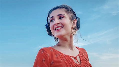 Loads Of Cuteness Of Dhvani Bhanushali Will Make You Fall In Love With Her