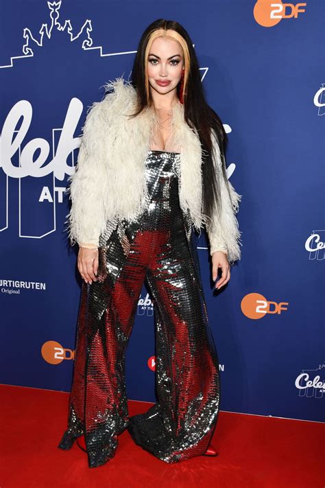 Aura Dione Style, Clothes, Outfits and Fashion • CelebMafia