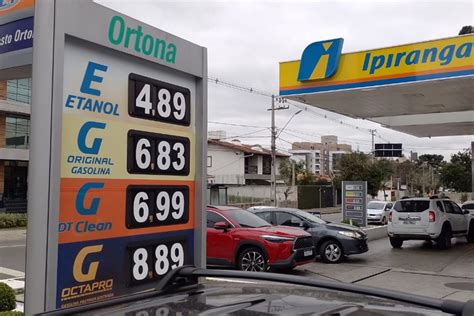 Preço da gasolina cai em postos de Curitiba para menos de R 7