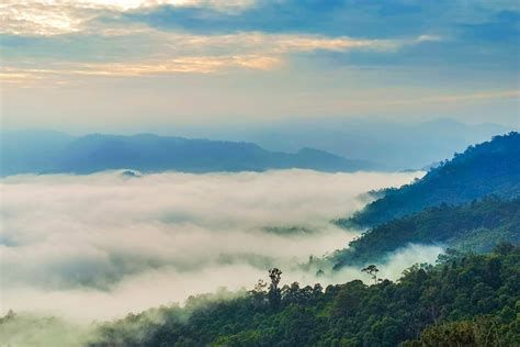 Indahnya Pemandangan Wisata Negeri Di Atas Awan