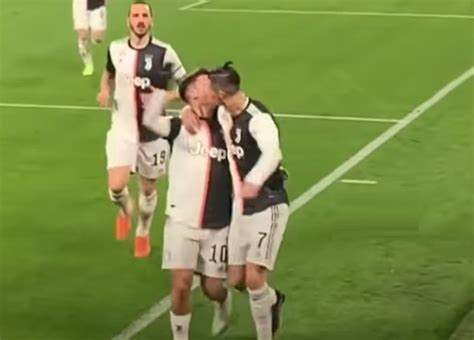 Paulo Dybala Habla Del Beso En La Boca Que Se Dio Con Cristiano