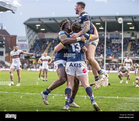 Cameron Smith 13 Of Leeds Rhinos Celebrates Their Try With Team Mates