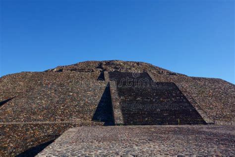 Vue Sur La Pyramide Du Soleil Et De La Route Des Morts Mexique