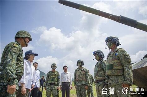 首度視察漢光演習 蔡英文「全副武裝」坐鎮 風傳媒