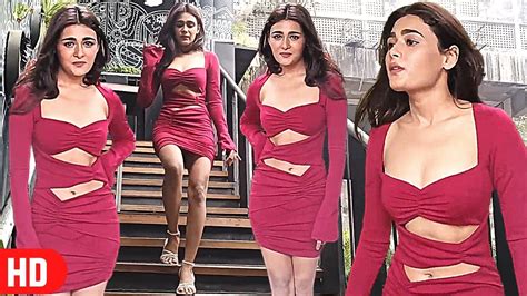 Uff पटख Arjun Reddy Actress Shalini Pandey Looks H0T In Red Deep