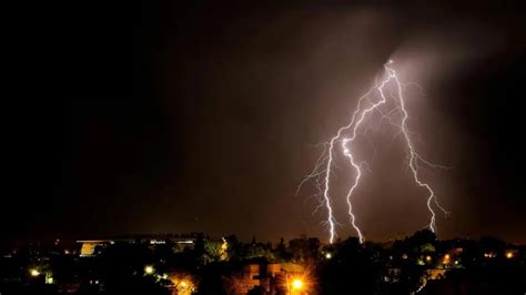 Alerta amarilla por fuertes tormentas e intensas ráfagas en dos